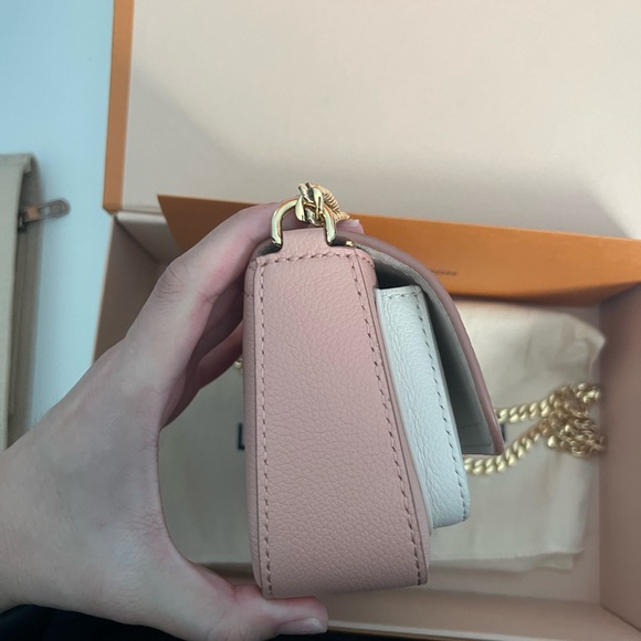Louis Vuitton Lockme Tender Pochette in Pink and White - Picture 3 of 12